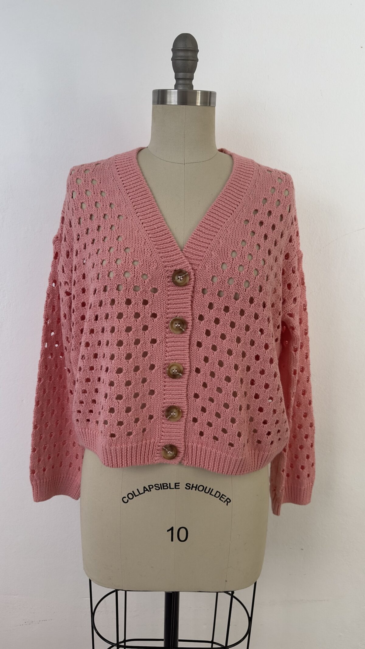 ART 678 Cardigan calado con botones