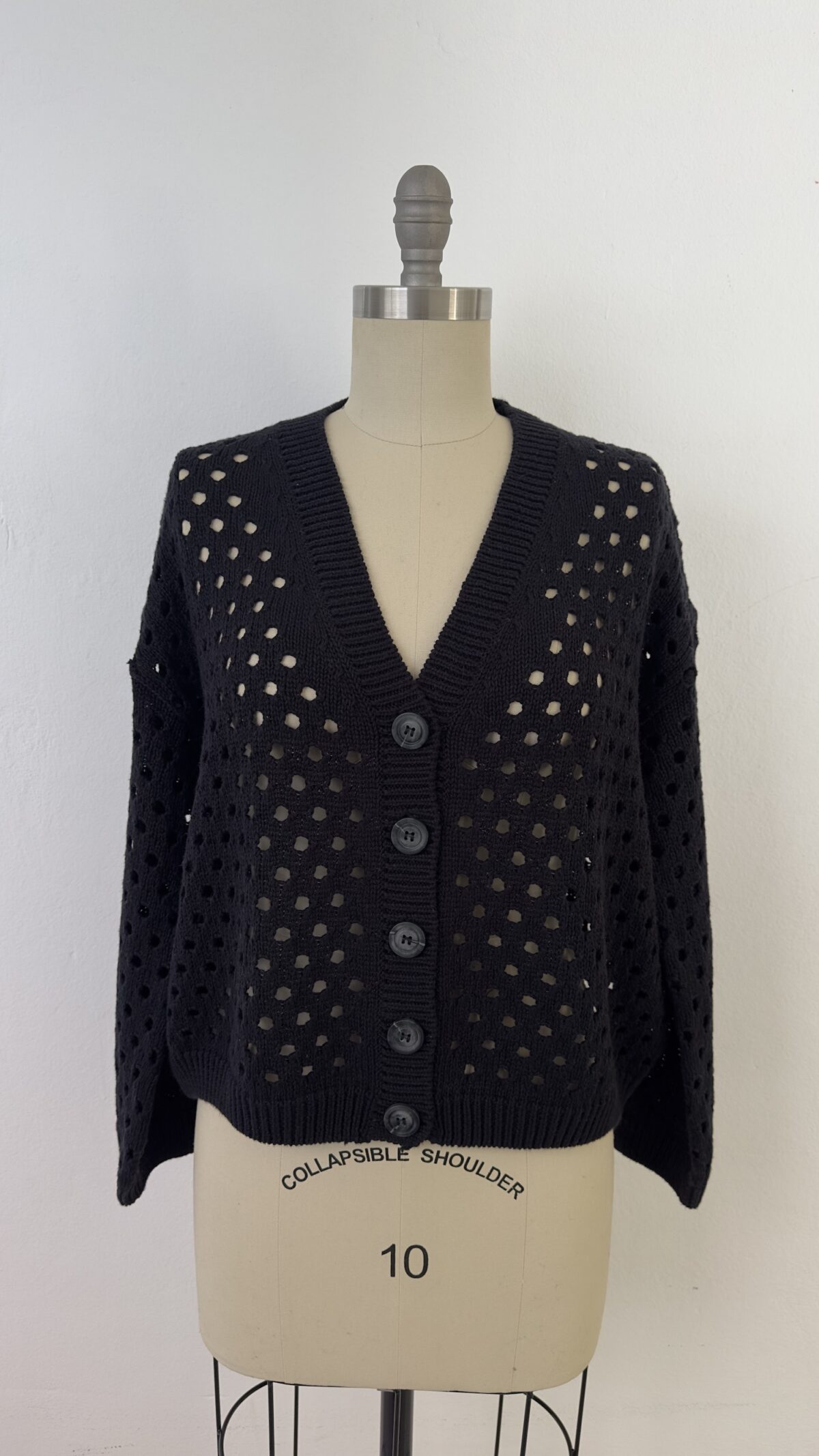ART 678 Cardigan calado con botones