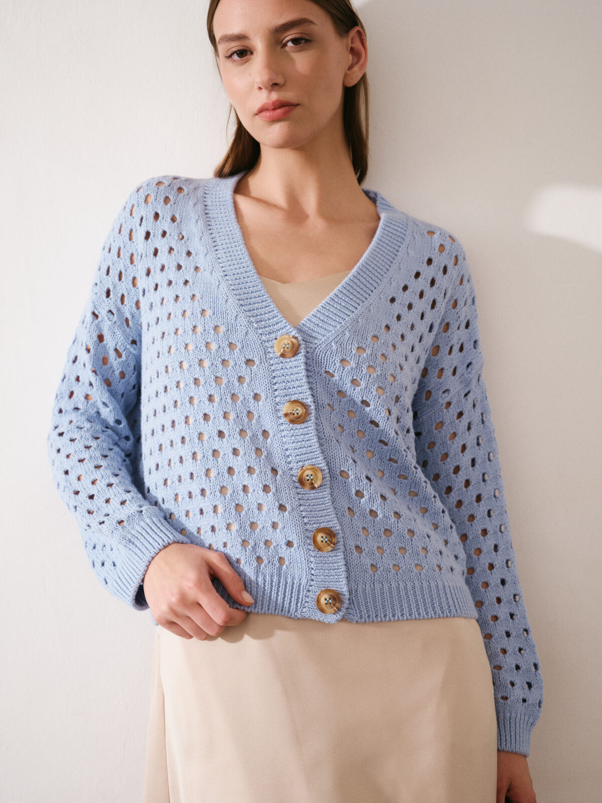 ART 678 Cardigan calado con botones